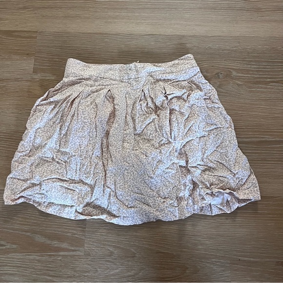 sim and sam Dresses & Skirts - Sim and Sam pink pleated cheetah skirt with zipper